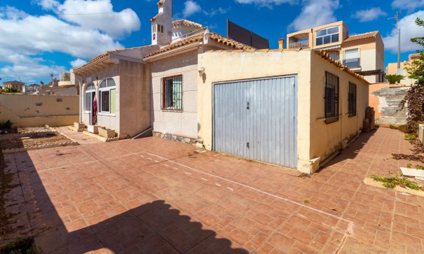 Venta - Chalet Independiente -
Orihuela Costa - Los Almendros-La Florida