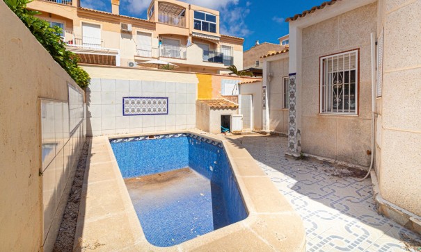 Venta - Chalet Independiente -
Orihuela Costa - Los Almendros-La Florida