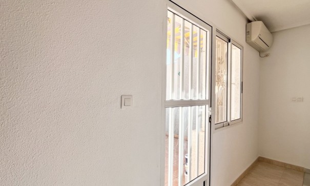 Sprzedaż - Dom miejski -
Torrevieja - La Siesta - El Salado -  Torreta