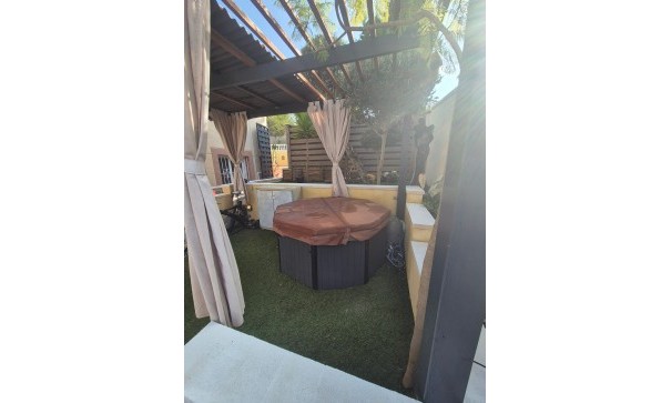 Videresalg - Fritliggende villa -
San Miguel de Salinas