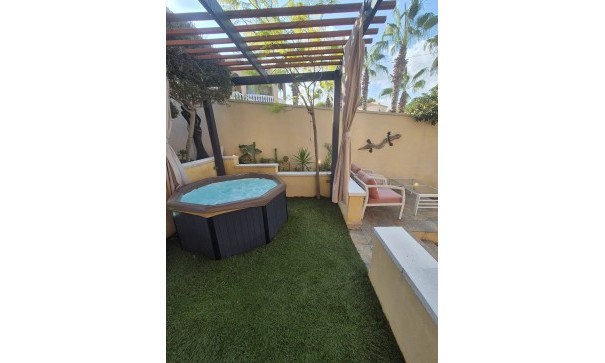 Videresalg - Fritliggende villa -
San Miguel de Salinas