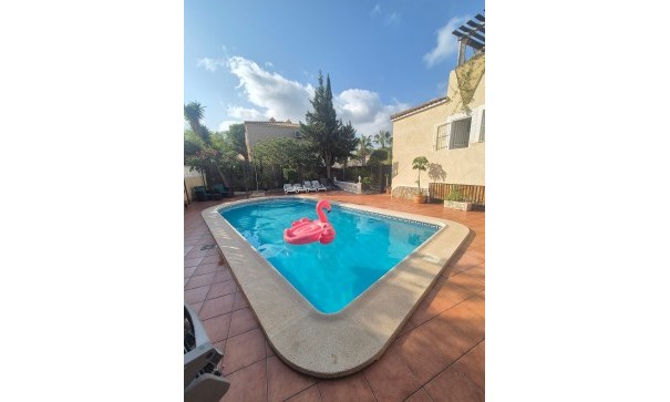 Videresalg - Fritliggende villa -
San Miguel de Salinas