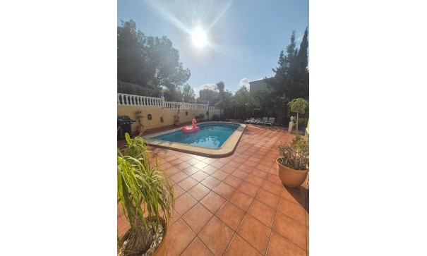 Videresalg - Fritliggende villa -
San Miguel de Salinas