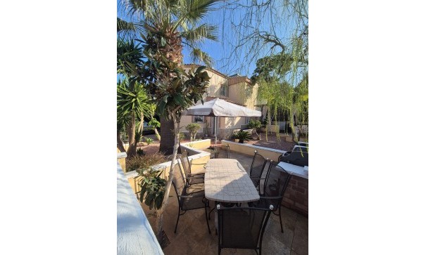 Videresalg - Fritliggende villa -
San Miguel de Salinas