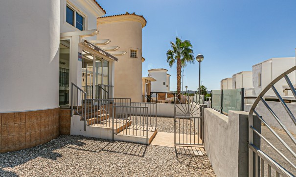 Resale - Freistehende Villa -
La Marina
