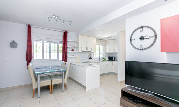 Resale - Freistehende Villa -
La Marina