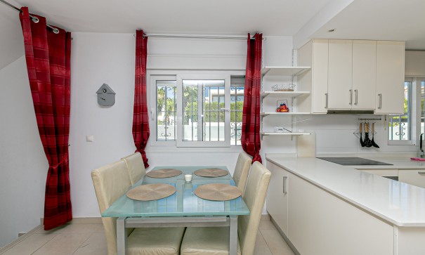 Resale - Freistehende Villa -
La Marina