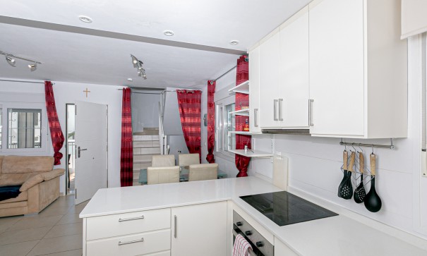 Resale - Freistehende Villa -
La Marina