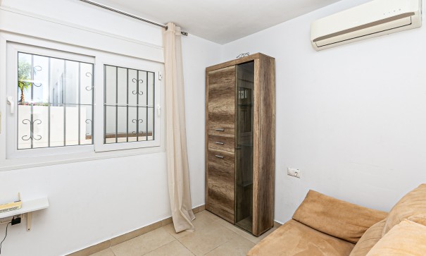 Resale - Freistehende Villa -
La Marina