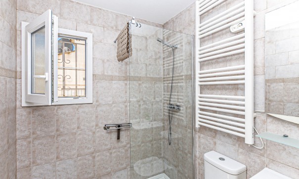 Resale - Freistehende Villa -
La Marina