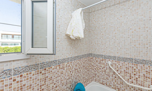 Resale - Freistehende Villa -
La Marina