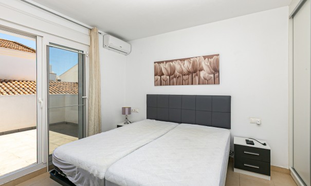 Resale - Freistehende Villa -
La Marina