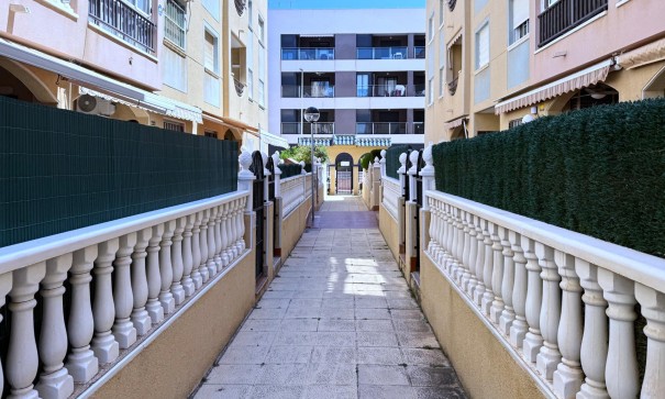 Herverkoop - Apartement Flat -
Torrevieja - La Mata pueblo