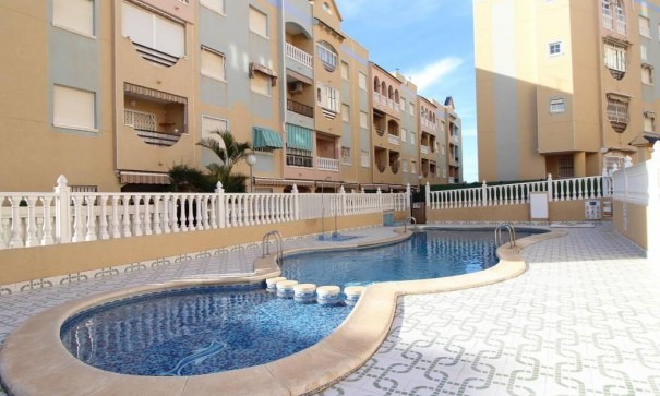 Herverkoop - Apartement Flat -
Torrevieja - La Mata pueblo