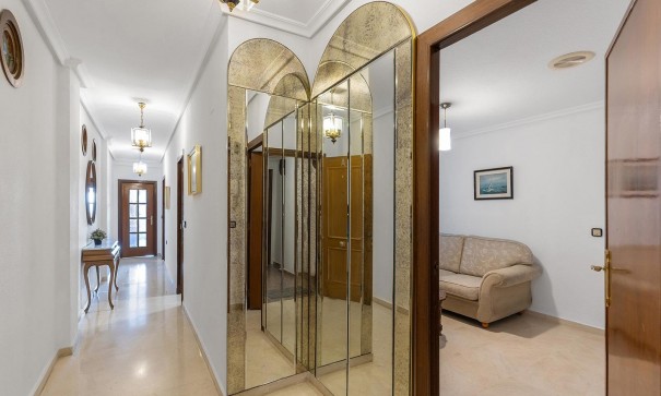Resale - Wohnung Appartement -
Torrevieja - Paseo maritimo