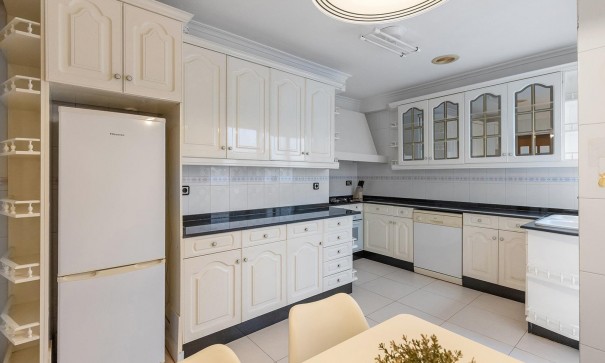 Resale - Wohnung Appartement -
Torrevieja - Paseo maritimo