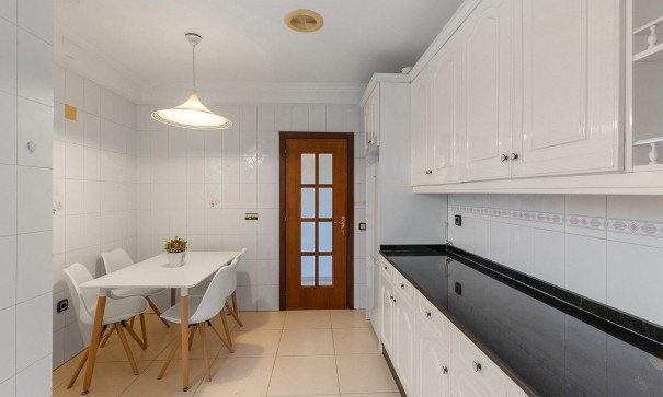 Resale - Wohnung Appartement -
Torrevieja - Paseo maritimo