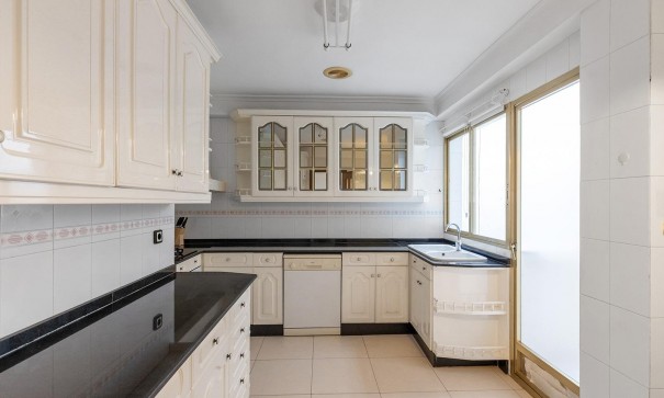 Resale - Wohnung Appartement -
Torrevieja - Paseo maritimo