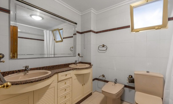 Resale - Wohnung Appartement -
Torrevieja - Paseo maritimo