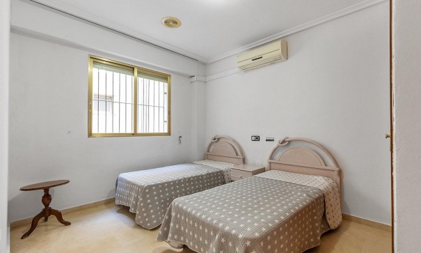 Resale - Wohnung Appartement -
Torrevieja - Paseo maritimo