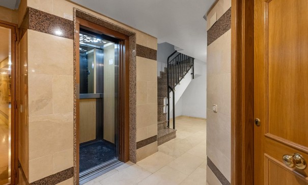 Resale - Wohnung Appartement -
Torrevieja - Paseo maritimo