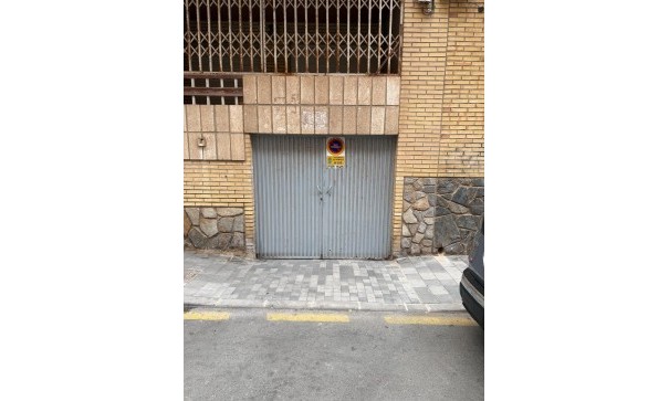 Videresalg - Garage -
Torrevieja - Playa del cura