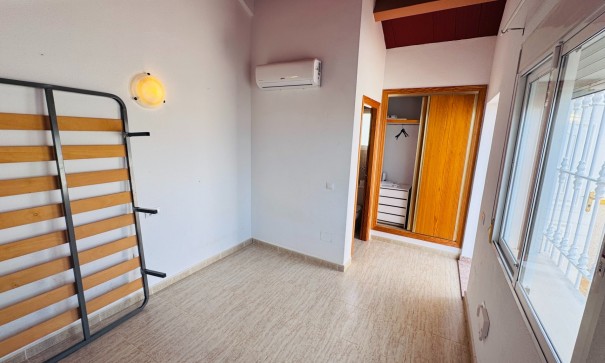 Revente - Maison de ville -
Daya Nueva