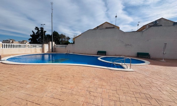 Revente - Maison de ville -
Daya Nueva