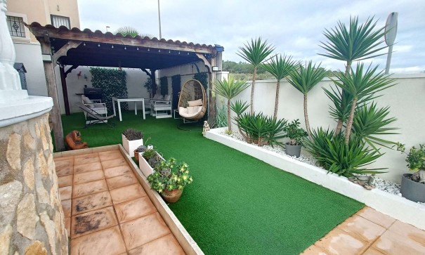 Revente - Villa Individuelle -
San Miguel de Salinas - Comunidad de las Comunicaciones