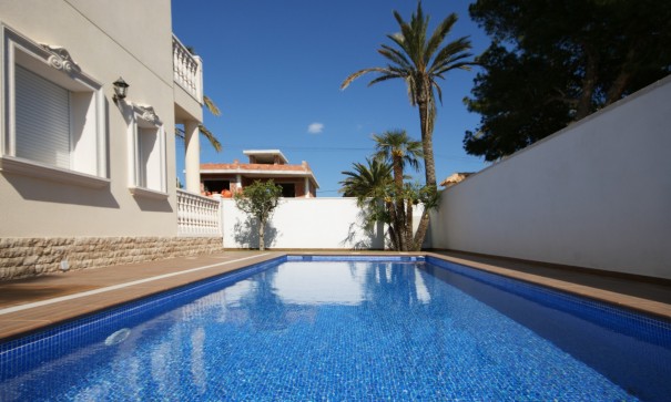 Återförsäljning - Fristående villa -
Cabo Roig - MUY CERCA DE LA PLAYA