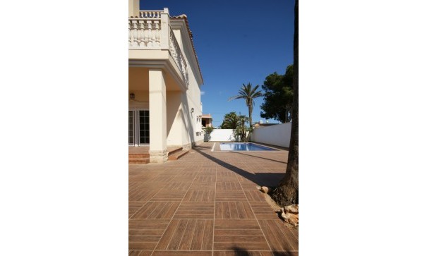 Återförsäljning - Fristående villa -
Cabo Roig - MUY CERCA DE LA PLAYA