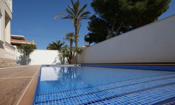 Återförsäljning - Fristående villa -
Cabo Roig - MUY CERCA DE LA PLAYA