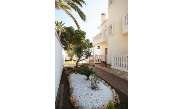 Återförsäljning - Fristående villa -
Cabo Roig - MUY CERCA DE LA PLAYA