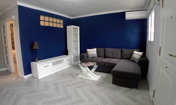 Herverkoop - Stadswoning -
La Torreta - Torrevieja