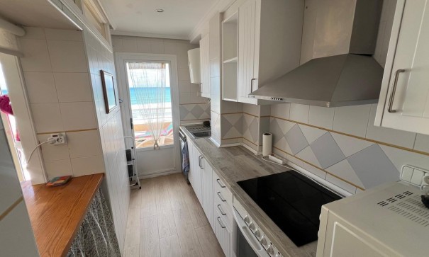 Revente - Appartement -
Torrevieja - La Mata pueblo