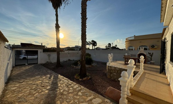 Sale - Detached Villa -
Torrevieja - San luis