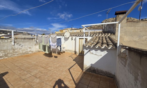 Videresalg - Byhus -
SAX