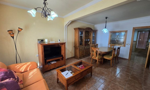 Videresalg - Byhus -
SAX