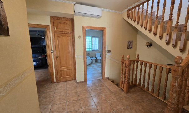 Videresalg - Byhus -
SAX