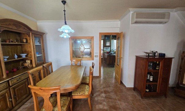 Videresalg - Byhus -
SAX