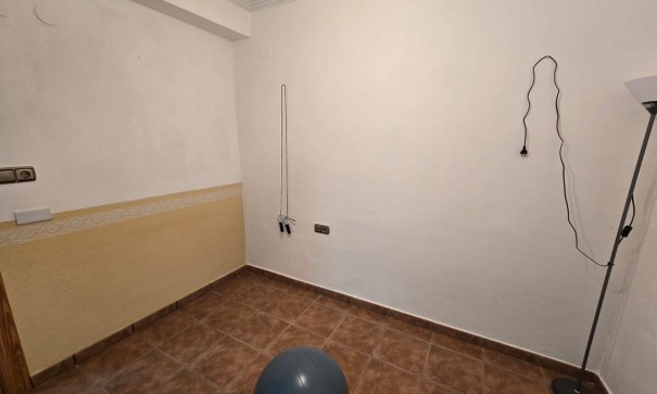 Videresalg - Byhus -
SAX