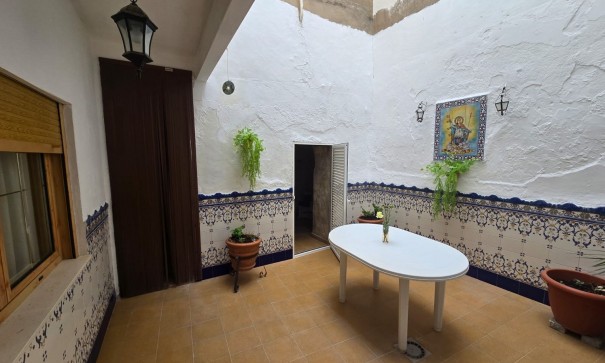 Videresalg - Byhus -
SAX