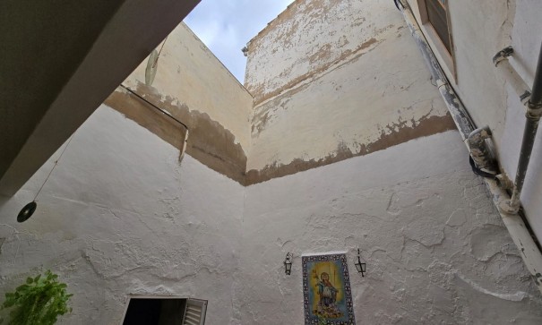 Videresalg - Byhus -
SAX