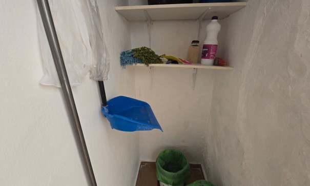 Videresalg - Byhus -
SAX