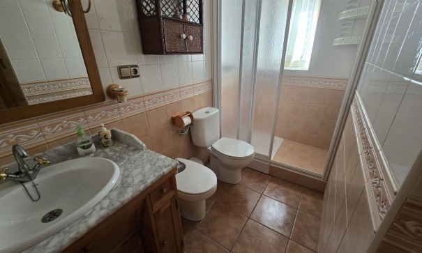 Videresalg - Byhus -
SAX