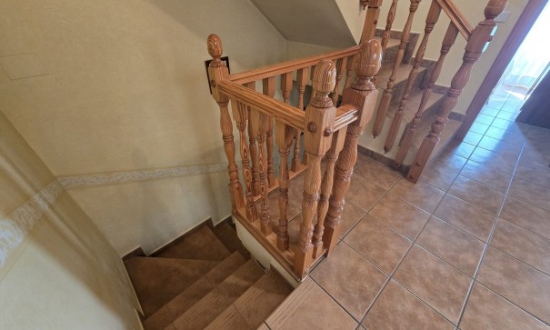 Videresalg - Byhus -
SAX