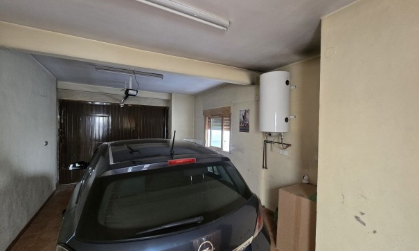 Videresalg - Byhus -
SAX