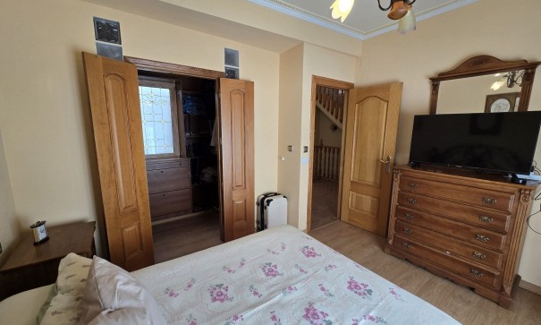 Videresalg - Byhus -
SAX