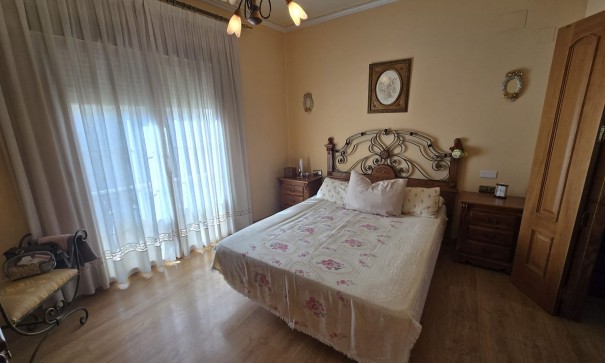 Videresalg - Byhus -
SAX