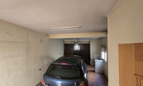 Videresalg - Byhus -
SAX